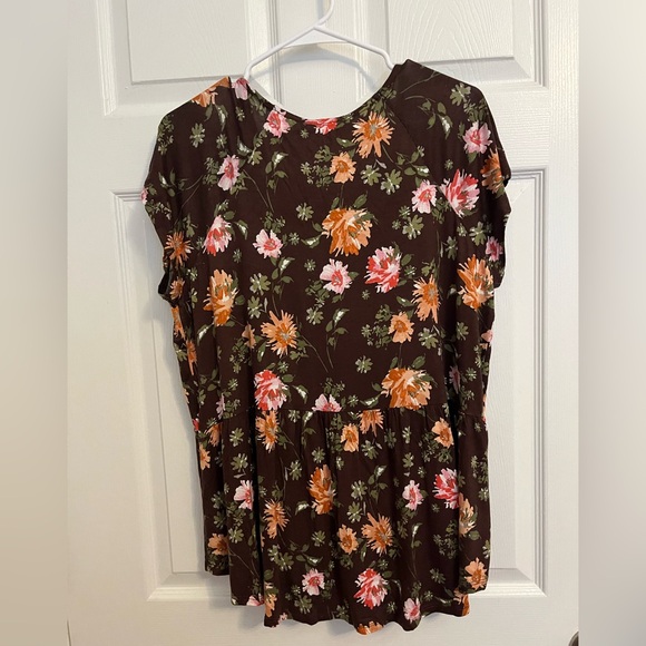 DR2 Black Asymmetrical Ruffled Blouse - Picture 2 of 4